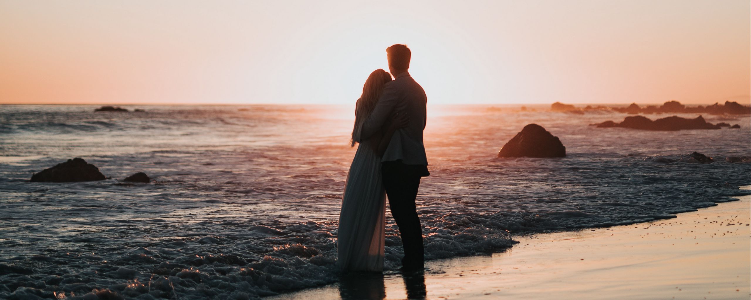 2560x1024 Wallpaper couple, beach, sunset, hugs, love
