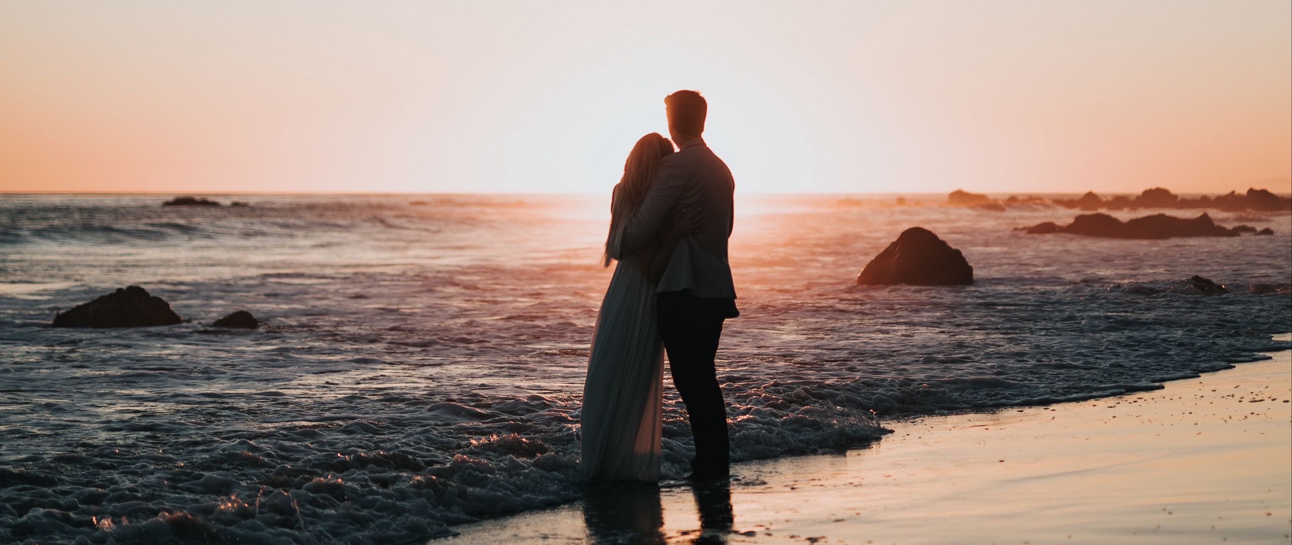 2560x1080 Wallpaper couple, beach, sunset, hugs, love