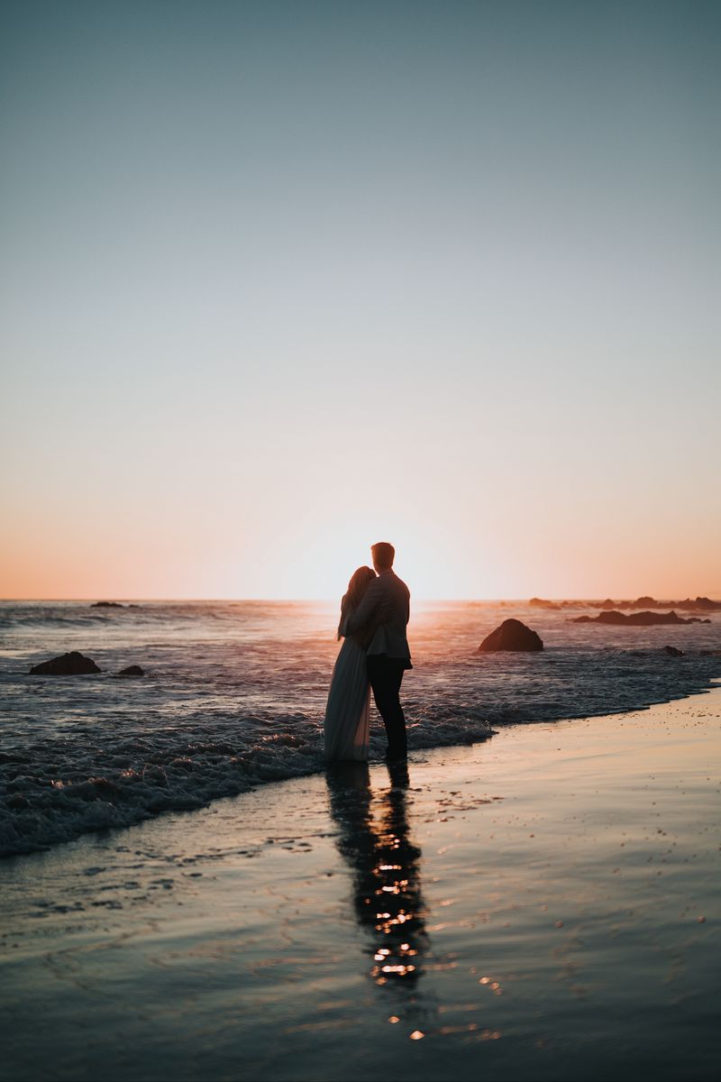 800x1200 Wallpaper couple, beach, sunset, hugs, love