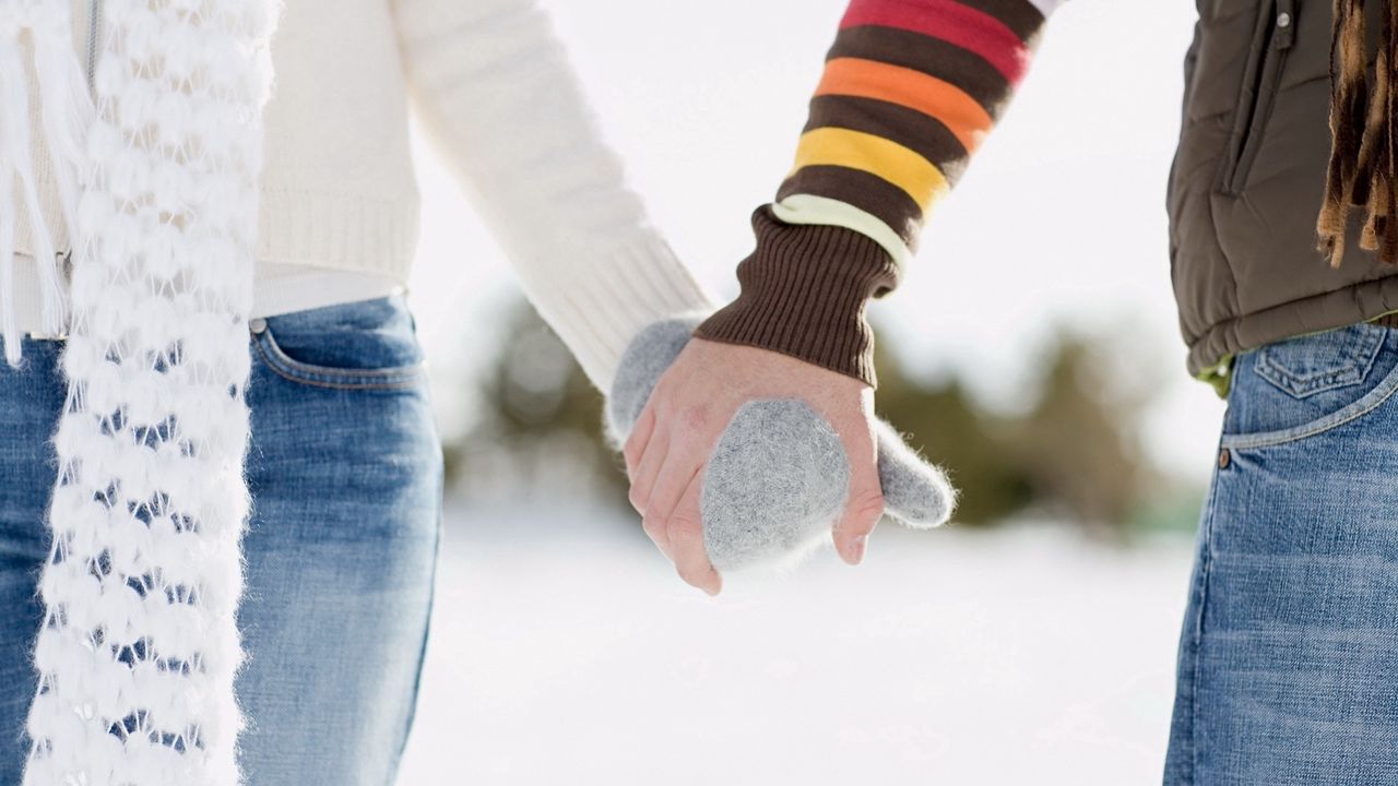 Wallpaper couple, friendship, shaking hands, mittens, winter