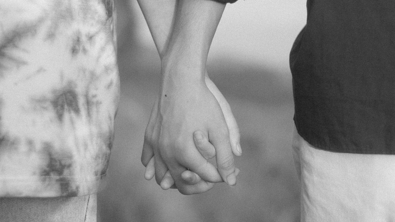 Wallpaper couple, hands, love, romance, black and white, bw