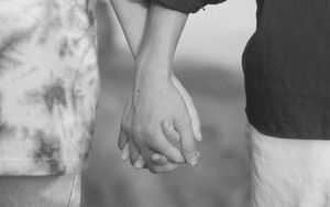 Preview wallpaper couple, hands, love, romance, black and white, bw