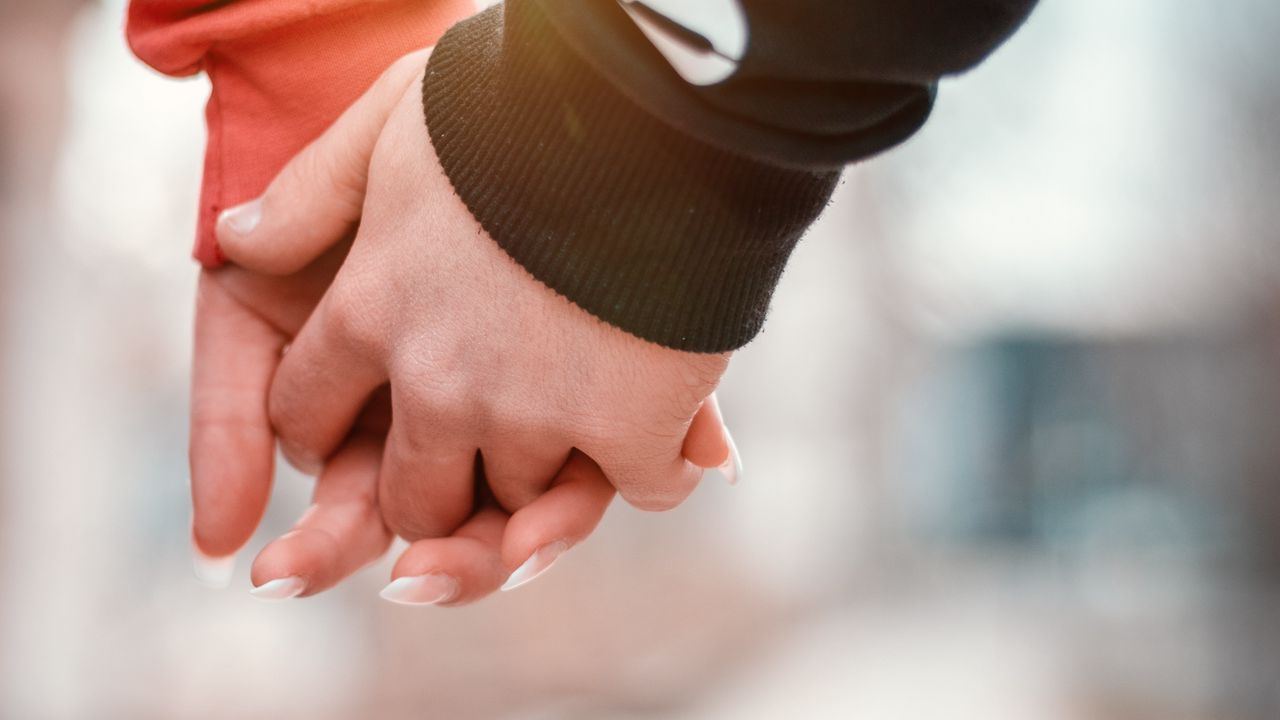 Download wallpaper 1280x720 couple, hands, touch, tenderness, romance ...