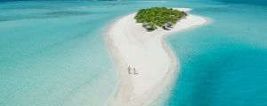 Preview wallpaper couple, island, aerial view, ocean, maldives, romance