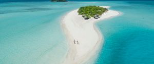 Preview wallpaper couple, island, aerial view, ocean, maldives, romance