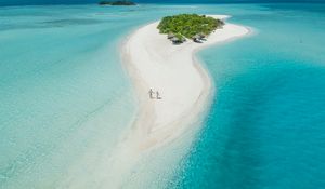 Preview wallpaper couple, island, aerial view, ocean, maldives, romance