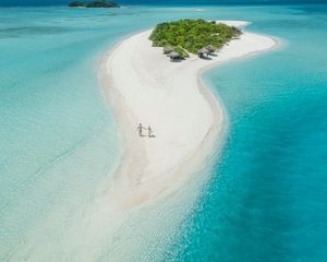 Preview wallpaper couple, island, aerial view, ocean, maldives, romance