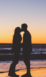 Preview wallpaper couple, kiss, sea, sunset, silhouettes