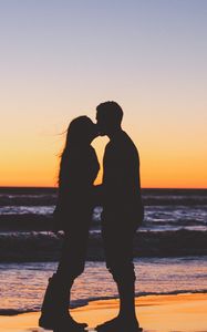 Preview wallpaper couple, kiss, sea, sunset, silhouettes