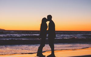 Preview wallpaper couple, kiss, sea, sunset, silhouettes