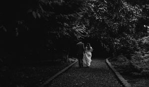 Preview wallpaper couple, love, bw, wedding, path