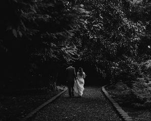 Preview wallpaper couple, love, bw, wedding, path