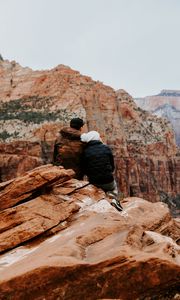 Preview wallpaper couple, love, canyon, travel