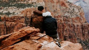 Preview wallpaper couple, love, canyon, travel