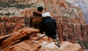 Preview wallpaper couple, love, canyon, travel