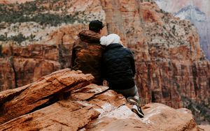 Preview wallpaper couple, love, canyon, travel