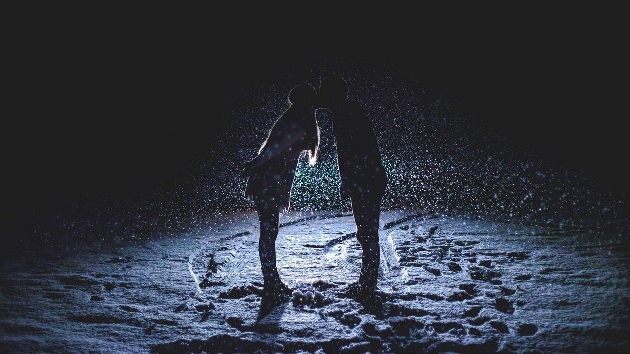 Wallpaper couple, love, kiss, snowfall, night