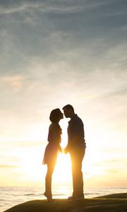 Preview wallpaper couple, love, romance, sunset, sea, shore