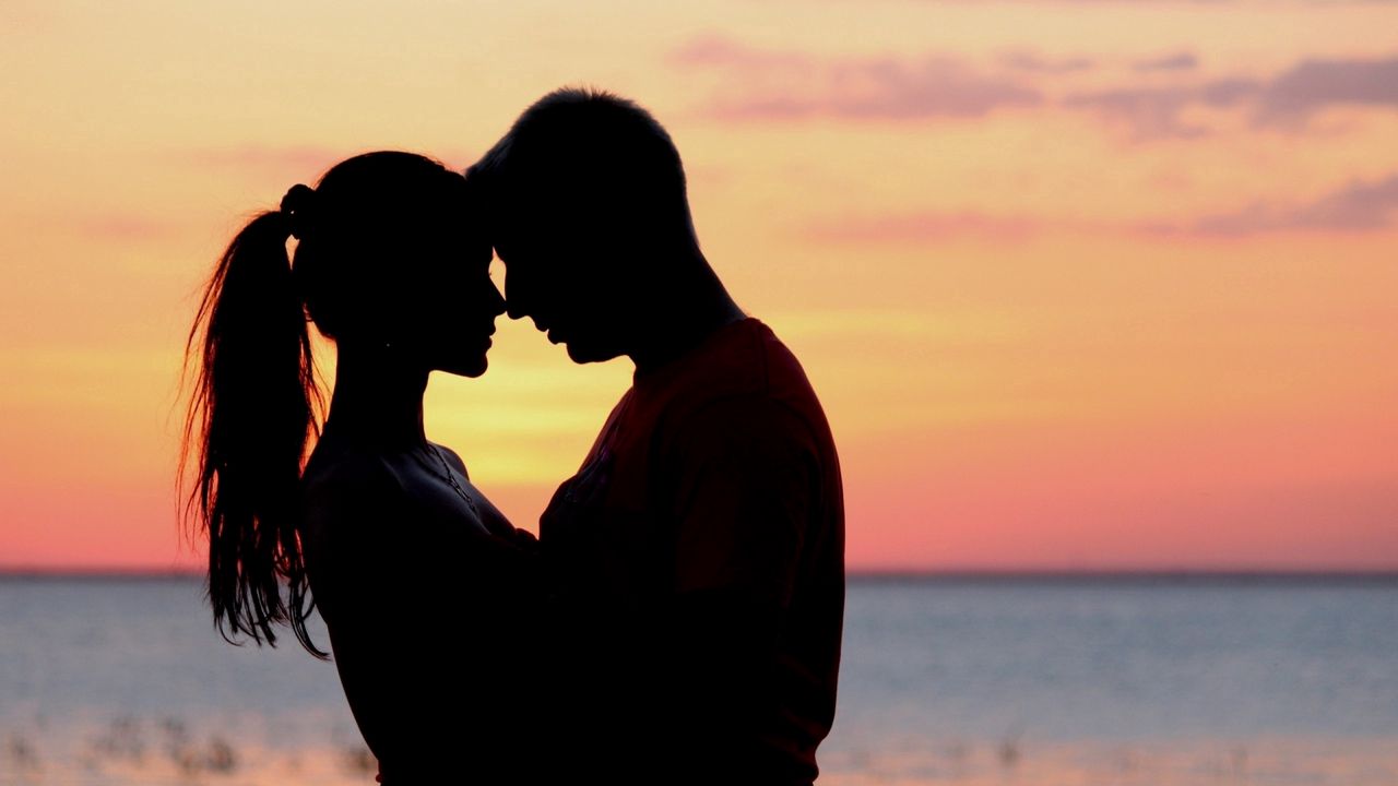 Wallpaper couple, love, sunset, hugs