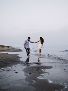 Preview wallpaper couple, love, walk, sea, happiness