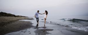 Preview wallpaper couple, love, walk, sea, happiness