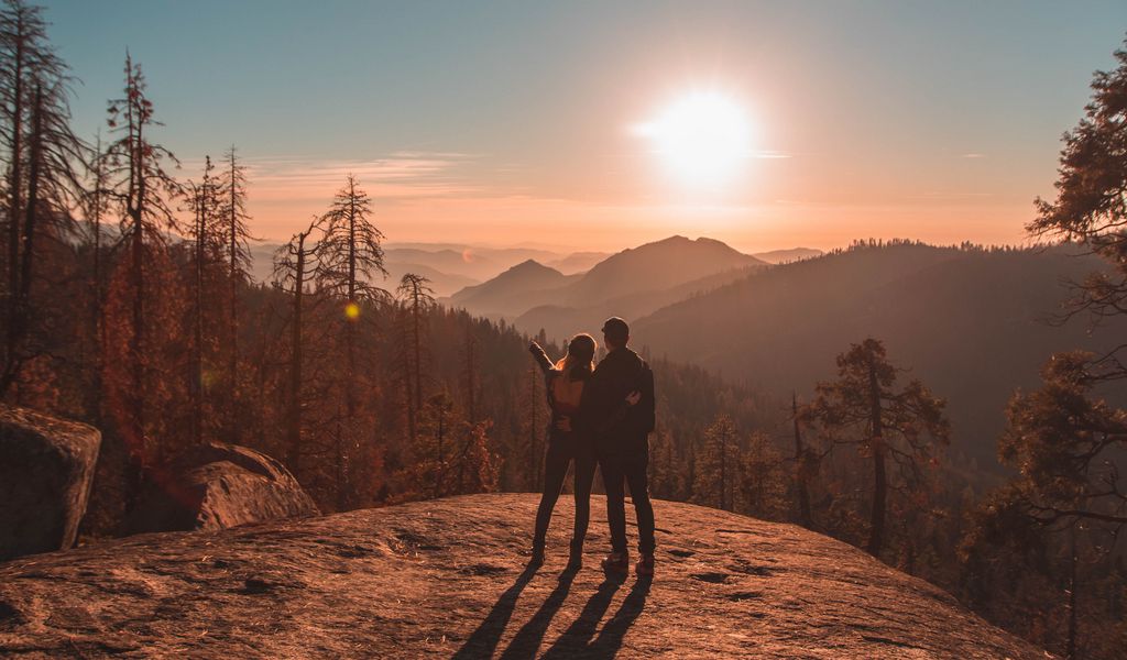 1024x600 Wallpaper couple, mountains, travel, sunset, sequoia national park, united states