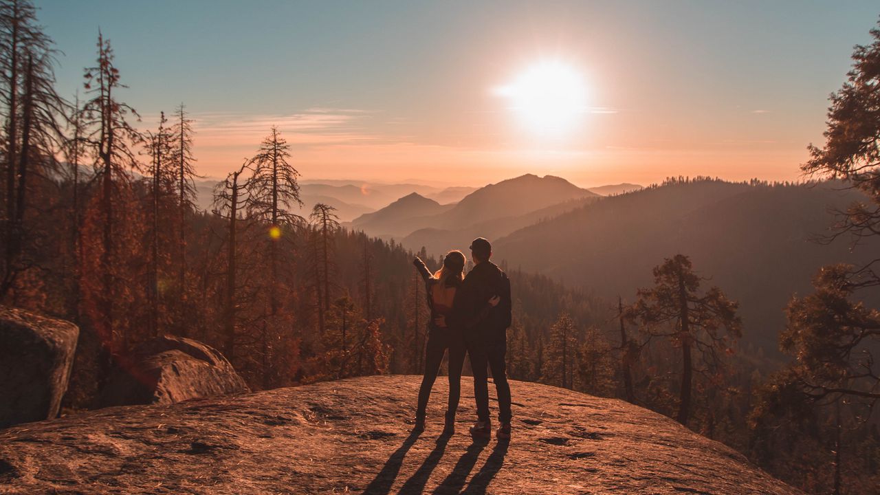 1280x720 Wallpaper couple, mountains, travel, sunset, sequoia national park, united states