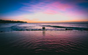 Preview wallpaper couple, sea, sunset, surf