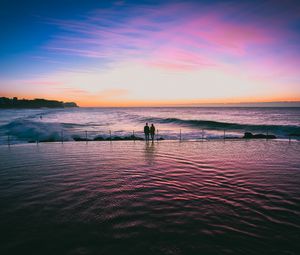 Preview wallpaper couple, sea, sunset, surf