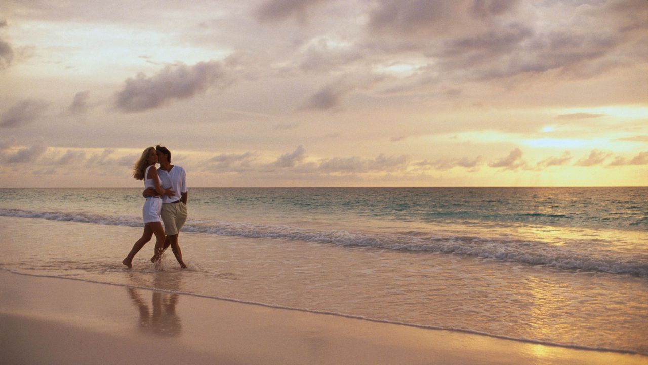 Wallpaper couple, sea, sunset, walk, love