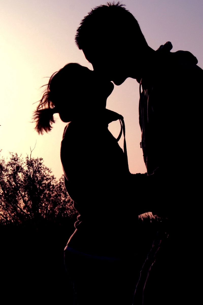 800x1200 Wallpaper couple, shadow, sunset, kissing, hugging, romance