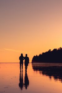Preview wallpaper couple, shore, sunset, reflection, walk