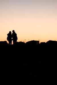 Preview wallpaper couple, silhouettes, dark, outlines, twilight