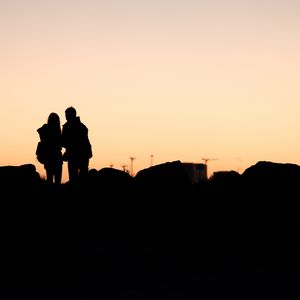 Preview wallpaper couple, silhouettes, dark, outlines, twilight