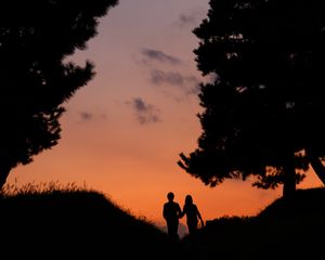 Preview wallpaper couple, silhouettes, dusk, love, romance