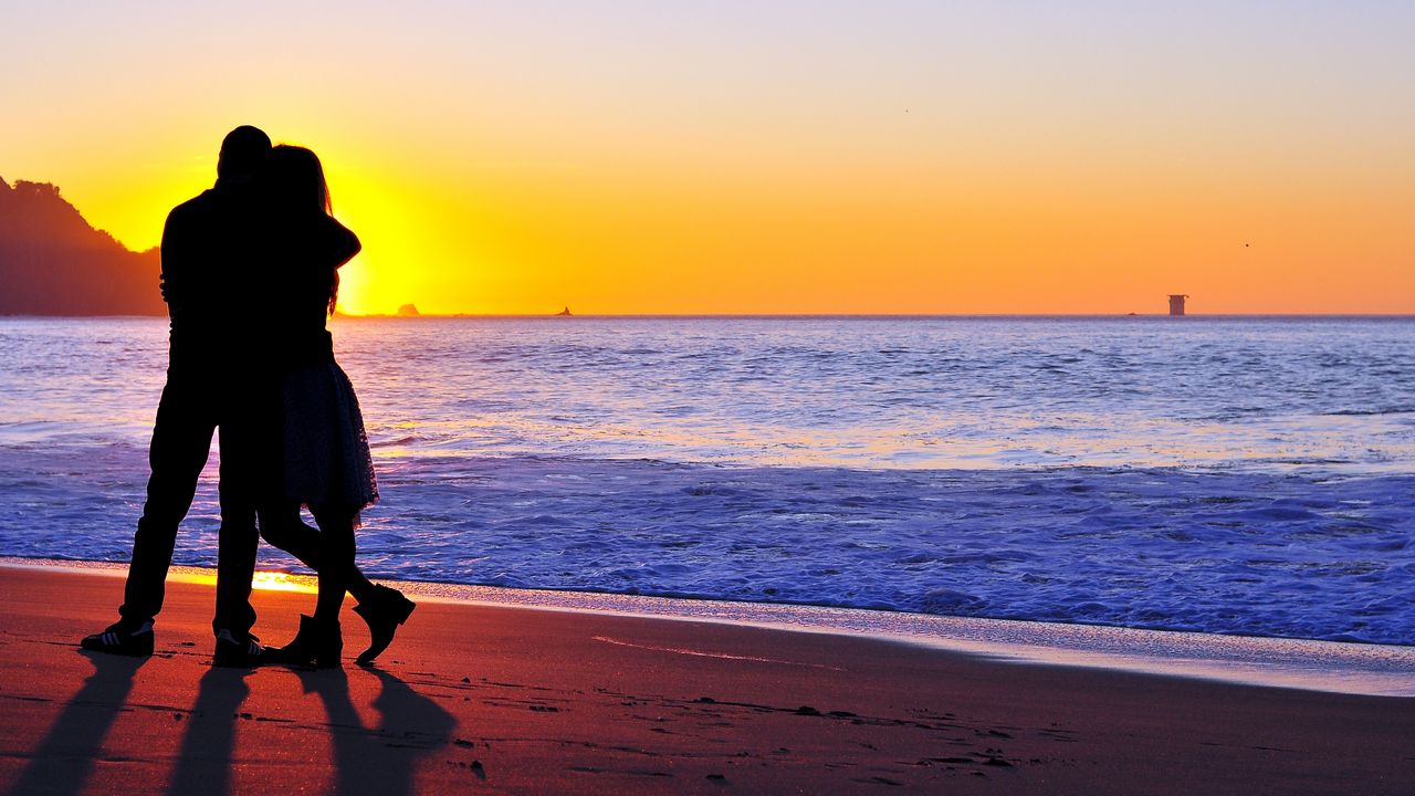 Wallpaper couple, silhouettes, hugs, love, shore, sunset