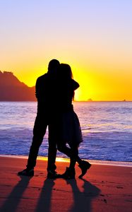 Preview wallpaper couple, silhouettes, hugs, love, shore, sunset