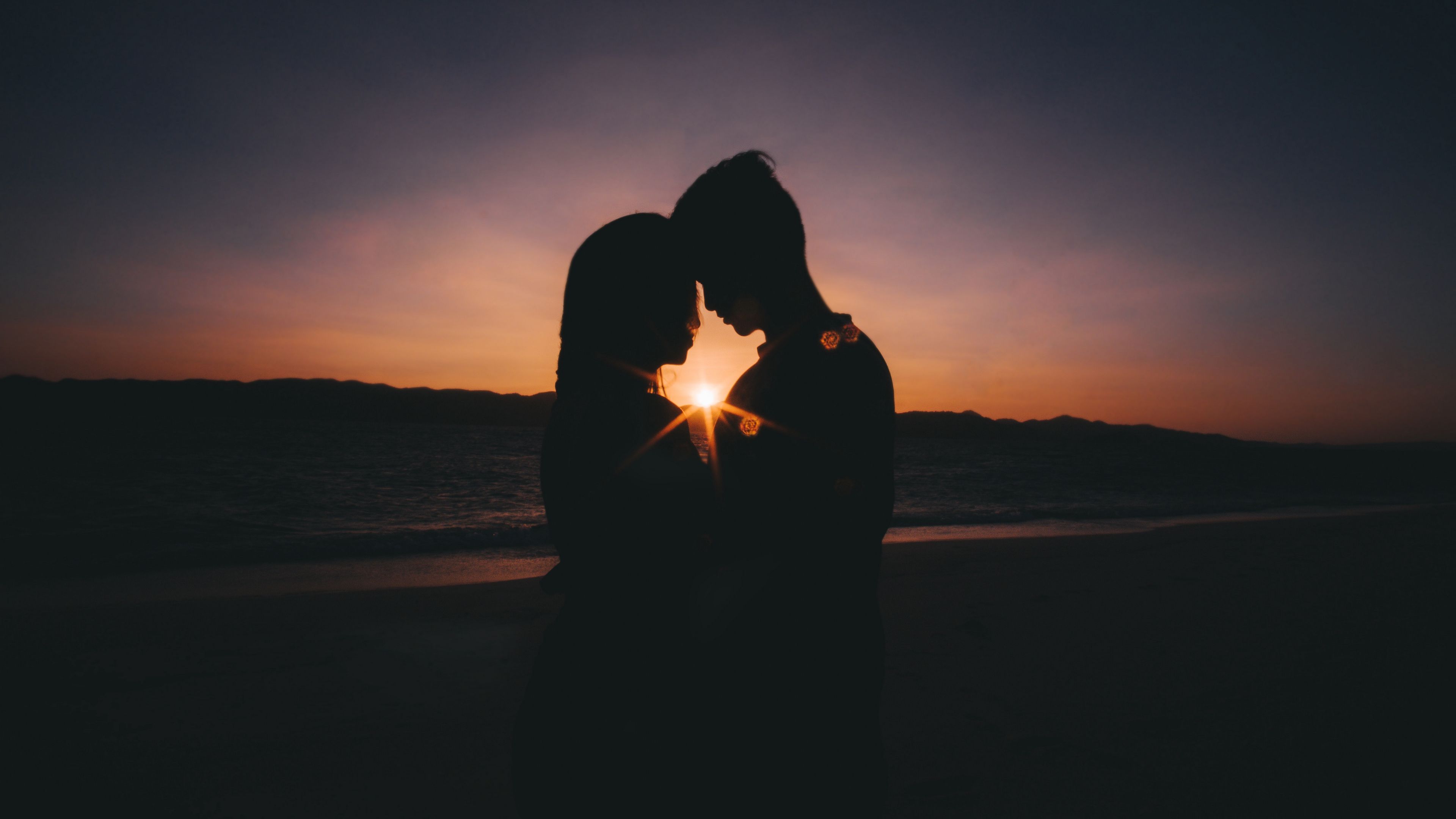 Download Wallpaper 3840x2160 Couple Silhouettes Love Sea Sunset