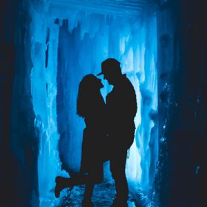 Preview wallpaper couple, silhouettes, love, cave, dark