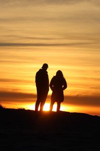 Preview wallpaper couple, silhouettes, outlines, sunset, dark