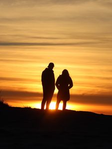 Preview wallpaper couple, silhouettes, outlines, sunset, dark