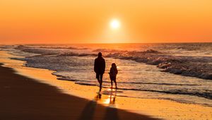 Preview wallpaper couple, silhouettes, sea, sunset, walk