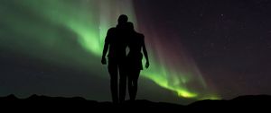 Preview wallpaper couple, silhouettes, starry sky