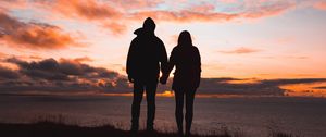 Preview wallpaper couple, silhouettes, sunset, sky