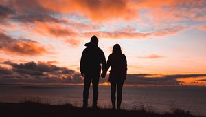 Preview wallpaper couple, silhouettes, sunset, sky