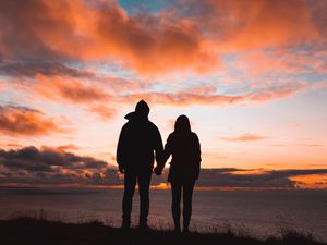 Preview wallpaper couple, silhouettes, sunset, sky