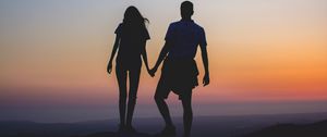 Preview wallpaper couple, silhouettes, sunset, love, horizon