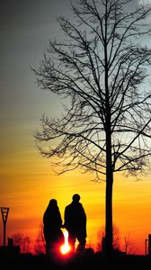 Preview wallpaper couple, silhouettes, sunset, walk, tree