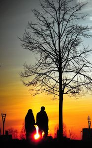 Preview wallpaper couple, silhouettes, sunset, walk, tree