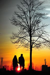 Preview wallpaper couple, silhouettes, sunset, walk, tree